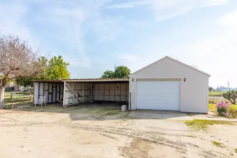 Exterior - 12283 E Dinuba Ave, Selma, CA 93662 photo 2 of 9