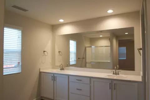 Bath - 4154 Constance Rd, Madera, CA 93636 photo 2 of 4