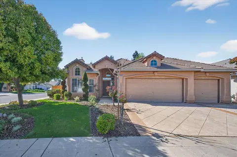 9935 N Ann Ave, Fresno, CA 93720