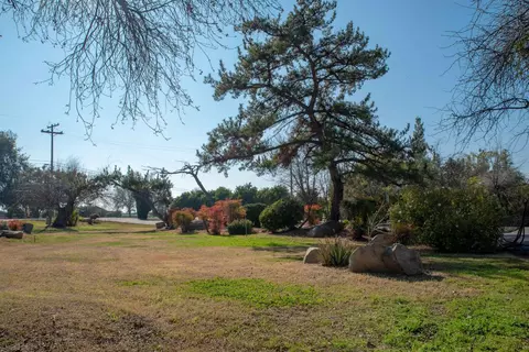 Exterior - 17366 E Belmont Ave, Sanger, CA 93657 photo 8 of 9