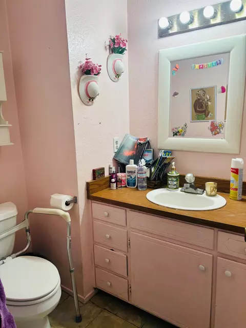 Bath - 103 Poppy Ln, Clovis, CA 93612 photo 1 of 1