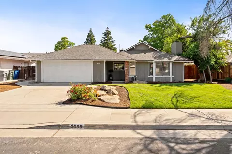 3099 Ezie Ave, Clovis, CA 93611
