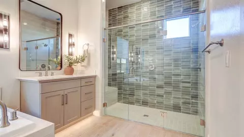 Bath - 1687 N Blackwood Ave, Clovis, CA 93619 photo 2 of 4