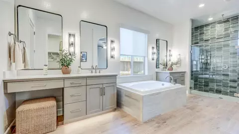 Bath - 1687 N Blackwood Ave, Clovis, CA 93619 photo 1 of 4