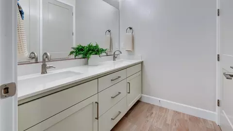 Bath - 1687 N Blackwood Ave, Clovis, CA 93619 photo 3 of 4