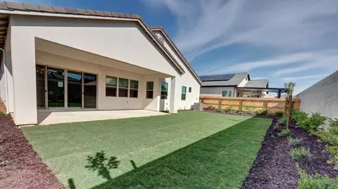 Exterior - 1687 N Blackwood Ave, Clovis, CA 93619 photo 2 of 4