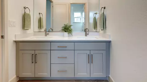 Bath - 1675 N Blackwood Ave, Clovis, CA 93619 photo 3 of 5