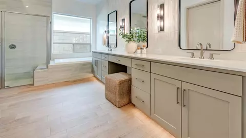 Bath - 1675 N Blackwood Ave, Clovis, CA 93619 photo 2 of 5