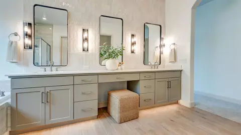 Bath - 1675 N Blackwood Ave, Clovis, CA 93619 photo 1 of 5
