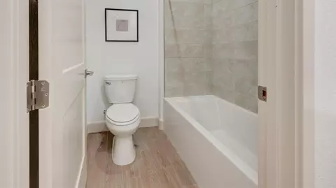 Bath - 1675 N Blackwood Ave, Clovis, CA 93619 photo 5 of 5