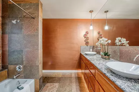 Bath - 2649 Heritage Ave, Clovis, CA 93619 photo 2 of 9
