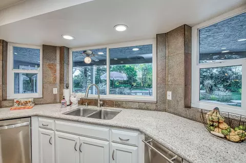 Kitchen - 2649 Heritage Ave, Clovis, CA 93619 photo 5 of 6