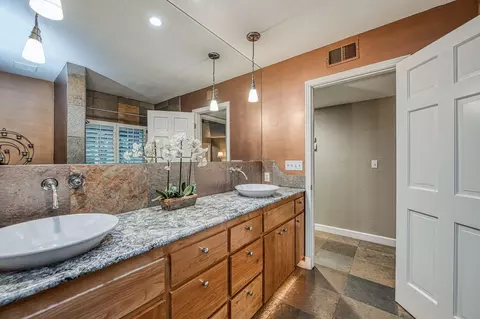 Bath - 2649 Heritage Ave, Clovis, CA 93619 photo 4 of 9