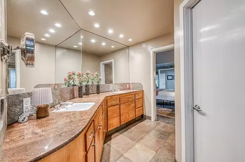 Bath - 2649 Heritage Ave, Clovis, CA 93619 photo 8 of 9