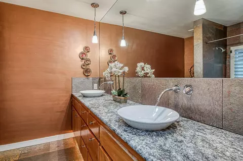 Bath - 2649 Heritage Ave, Clovis, CA 93619 photo 3 of 9