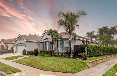 Exterior - 1890 N Hornet Ave, Clovis, CA 93619 photo 3 of 8