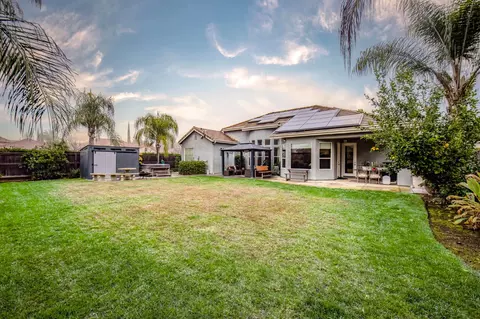Exterior - 1890 N Hornet Ave, Clovis, CA 93619 photo 6 of 8