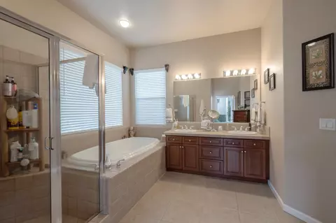 Bath - 1890 N Hornet Ave, Clovis, CA 93619 photo 3 of 5