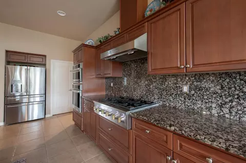 Kitchen - 1890 N Hornet Ave, Clovis, CA 93619 photo 4 of 6