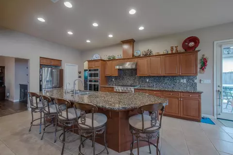Kitchen - 1890 N Hornet Ave, Clovis, CA 93619 photo 6 of 6