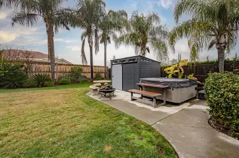Exterior - 1890 N Hornet Ave, Clovis, CA 93619 photo 5 of 8