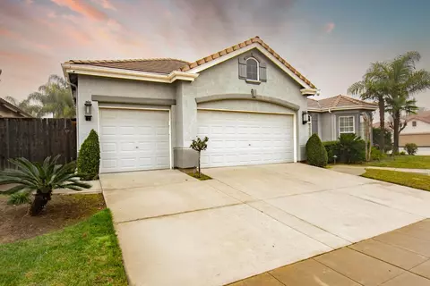 Exterior - 1890 N Hornet Ave, Clovis, CA 93619 photo 2 of 8
