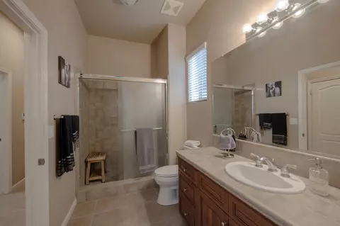 Bath - 1890 N Hornet Ave, Clovis, CA 93619 photo 1 of 5