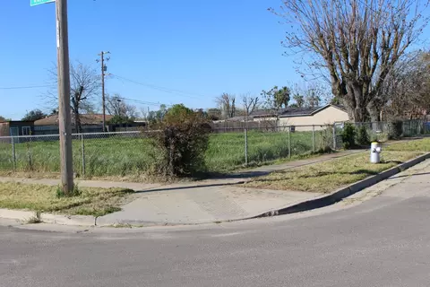 412 E Grove Ave, Fresno, CA 93706