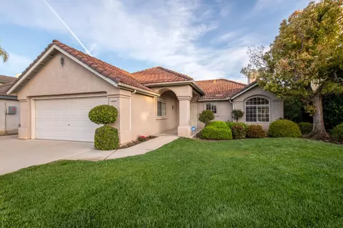 2274 E Skyview Ave, Fresno, CA 93720