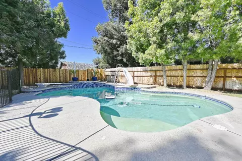 Exterior - 878 N Ash Ave, Clovis, CA 93611 photo 23 of 25