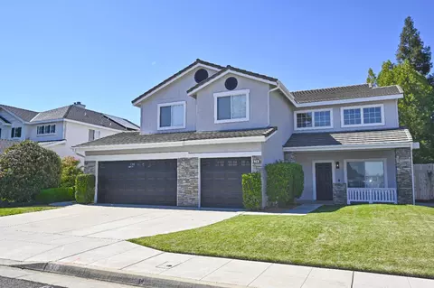 Exterior - 878 N Ash Ave, Clovis, CA 93611 photo 2 of 25