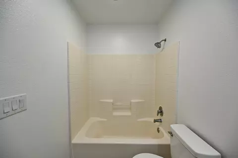 Bath - 878 N Ash Ave, Clovis, CA 93611 photo 7 of 7