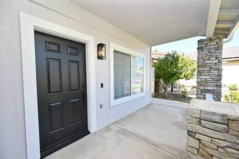 Exterior - 878 N Ash Ave, Clovis, CA 93611 photo 6 of 25