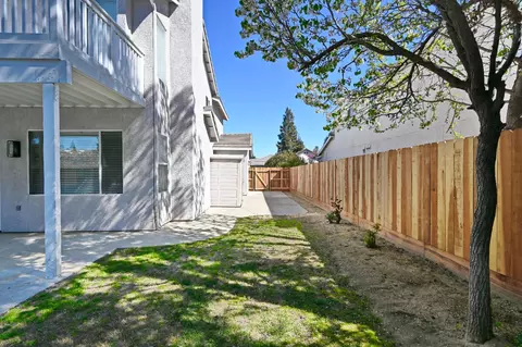 Exterior - 878 N Ash Ave, Clovis, CA 93611 photo 17 of 25
