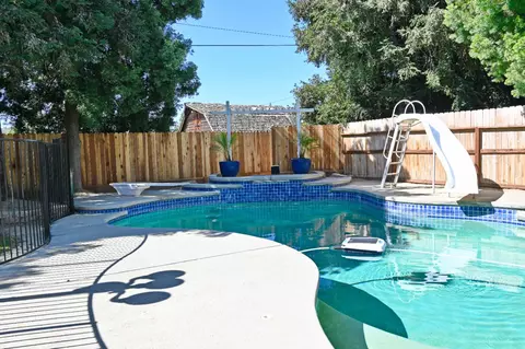 Exterior - 878 N Ash Ave, Clovis, CA 93611 photo 24 of 25