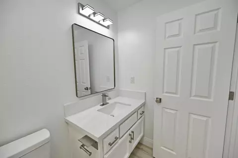 Bath - 878 N Ash Ave, Clovis, CA 93611 photo 6 of 7