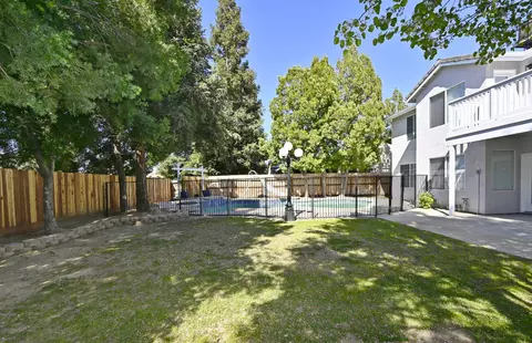 Exterior - 878 N Ash Ave, Clovis, CA 93611 photo 21 of 25