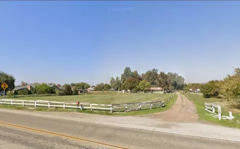 3467 Shaw, Clovis, CA 93619