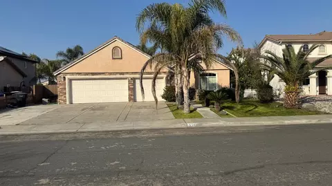 1936 W Heather Ln, Hanford, CA 93230