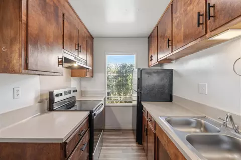 Kitchen - 175 S 19th Ave, Lemoore, CA 93245 photo 3 of 4