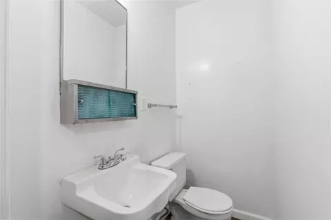 Bath - 175 S 19th Ave, Lemoore, CA 93245 photo 1 of 3