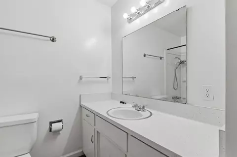 Bath - 175 S 19th Ave, Lemoore, CA 93245 photo 2 of 3