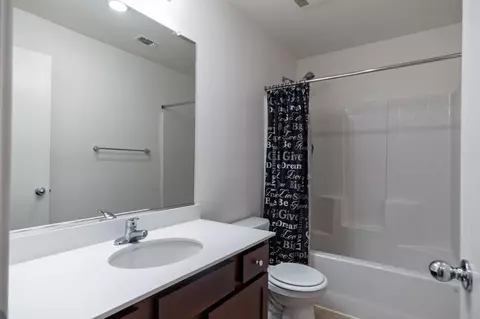 Bath - 714 Dean Ct, Merced, CA 95341 photo 2 of 3
