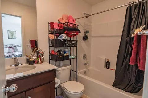 Bath - 714 Dean Ct, Merced, CA 95341 photo 1 of 3