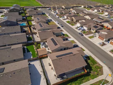 View/Area - 714 Dean Ct, Merced, CA 95341 photo 3 of 6
