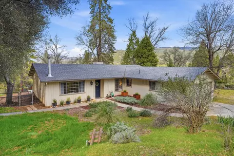 50047 Hangtree Ln, Oakhurst, CA 93644