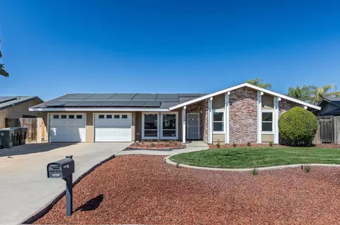 3230 W Pryor Ave, Visalia, CA 93277