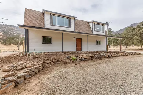 6443 Bellows Dr, Sanger, CA 93657