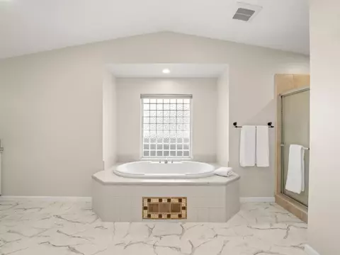 Bath - 5211 E Shepherd Ave, Clovis, CA 93619 photo 1 of 11