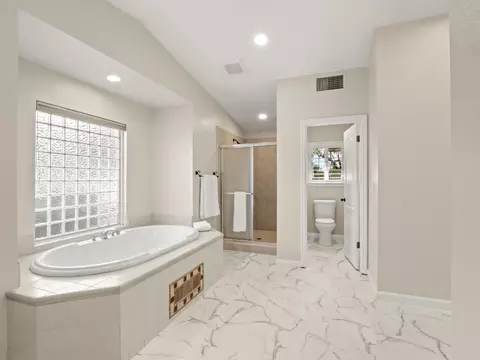 Bath - 5211 E Shepherd Ave, Clovis, CA 93619 photo 3 of 11